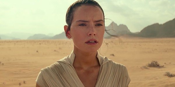 Yeni üçlemenin son filmini yönetmeye geri dönen Abrams, serinin yaratıcısı George Lucas'ın, Yıldız Savaşları'nın üçüncü üçlemesine ilişkin orijinal planlarını, yeni fikirler ortaya çıkarmasını ve hikayeyi farklı bir yöne çekmesini engellemediğini söyledi.