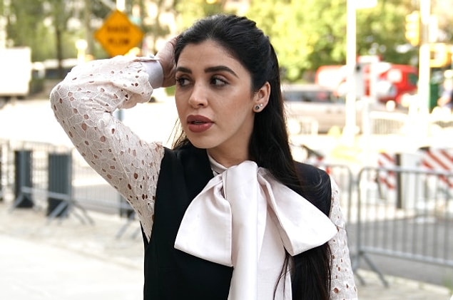 El Chapo'nun eşinin ayrıca Guzman başka bir hapishaneye gönderilsin diye 2 milyon dolar rüşvet verdiği de iddia ediliyor.