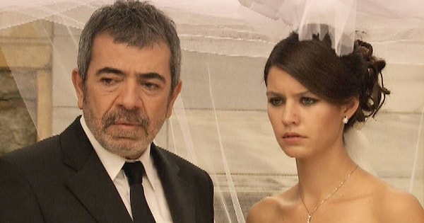 2. Зрители очень переживали за финал истории, ведь по книге он был трагичным, главный герой сводил счеты с жизнью. Им хотелось узнать, изменили ли сценаристы и режиссер оригинальную версию?