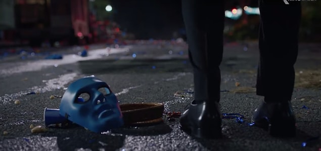 Jonathan Osterman yani Dr. Manhattan'ın ise hâlâ Mars'ta olduğu tahmin ediliyor.