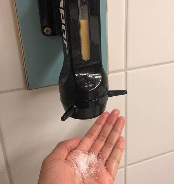 4. Bir otelinde banyosunda kullanılan kuru sabun