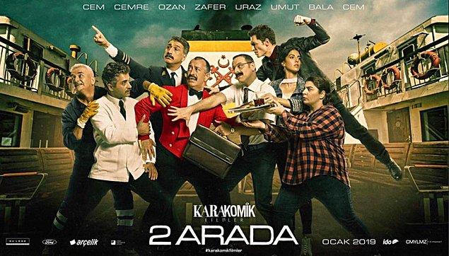 Cem Yılmaz Karakomik Filmler serisini, 2 Arada ve Kaçamak isimlerini verdiği iki ayrı filmden oluşturmuş ve tek biletle iki ayrı film konseptini uygulamıştı.
