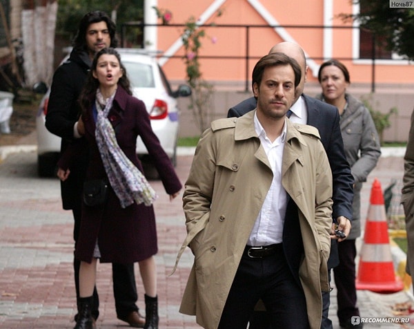 3. Чтобы замять дело Яшараны, просят Керима жениться на Фатмагюль. Керим соглашается, чтобы спасти друзей. Но влюбляется в Фатмагюль и решает помочь ей наказать Яшаранов.