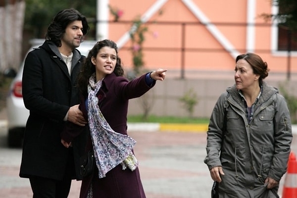 7. ъемки проходили в Чешме, В Ылдыре, Измире, на восточной и западной сторонах Стамбула, а также в Анкаре. Платья Фатмагюль и даже носки продавались на рынках Турции и даже стали специальным брендом. Во времена показа сериала эти все вещи были проданы в огромных количествах.