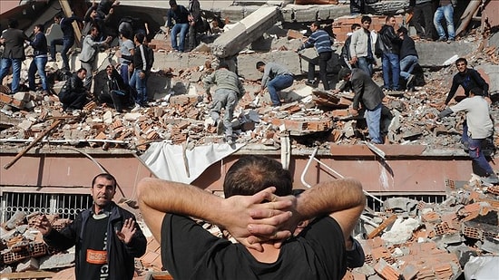 Yüzlerce Canı Kaybettiğimiz Van Depreminin Üzerinden 8 Yıl Geçti: 'Acıda Eksilen Bir Şey Yok'