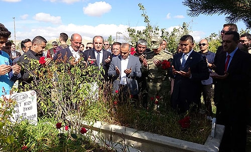 Yüzlerce Canı Kaybettiğimiz Van Depreminin Üzerinden 8 Yıl Geçti: 'Acıda Eksilen Bir Şey Yok'