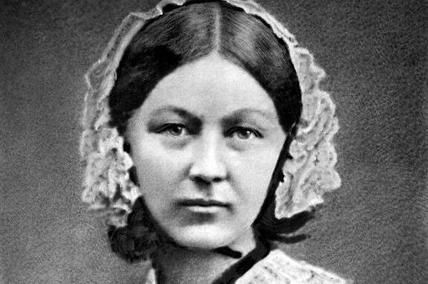 1854 - Kırım Savaşı'nın başlaması üzerine modern hemşireliğin kurucusu Florence Nightingale, 38 başka hemşireyle birlikte Üsküdar'daki Selimiye Kışlası'na gönderildi.