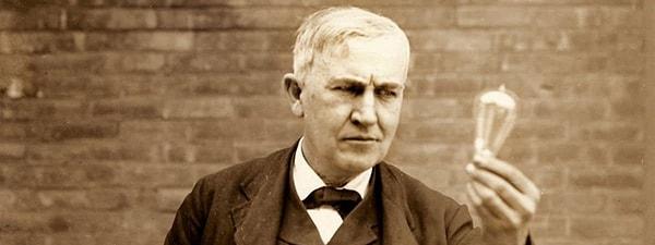 1879 - Thomas Edison, karbon filamanlı elektrik ampulünü icat etti.