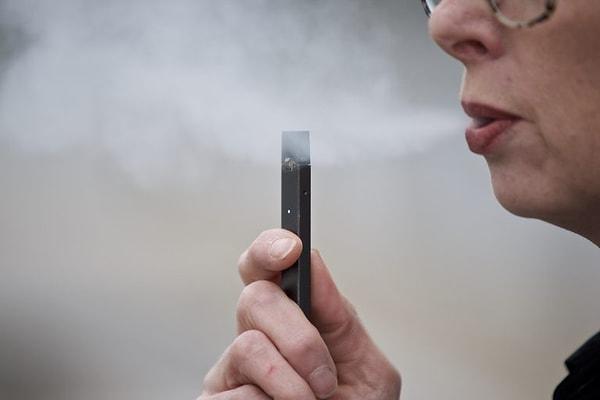 Asıl soru, elektronik sigara tüketen kişiler için daha az zararlı mı?