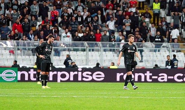 İlk yarıda iki topu direkten dönen Beşiktaş, soyunma odasına 1-0 geride gitti.
