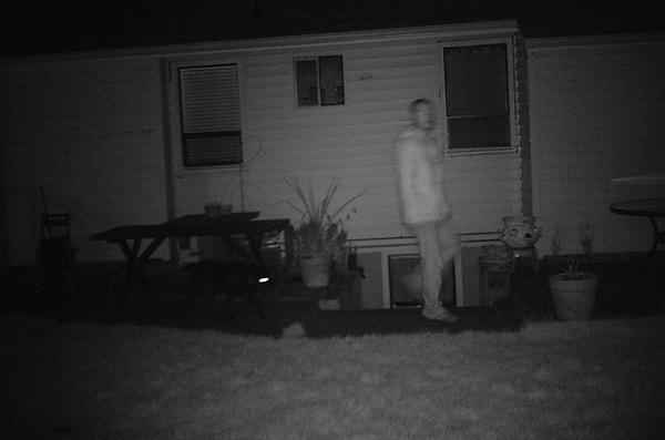 1. "Korkunç komşumla yaşadığım birkaç atışmadan sonra evime güvenlik kamerası taktırdım..."