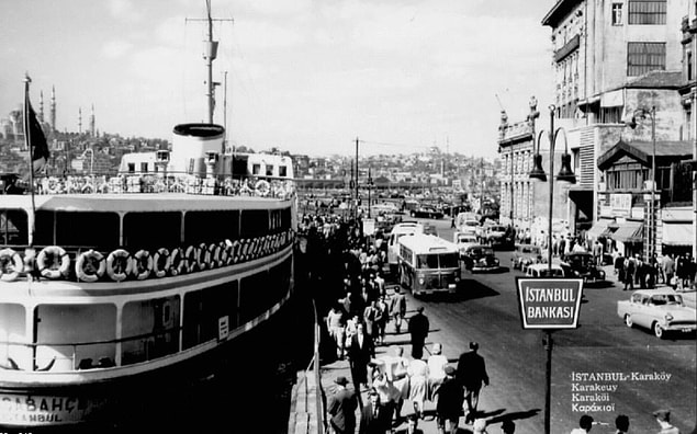 Paşabahçe Vapuru, Denizcilik Bankası tarafından 1952 yılında İtalya’nın Taranto Tersanesi (Cantieri Navale di Taranto) tezgâhlarında inşa ettirildi.