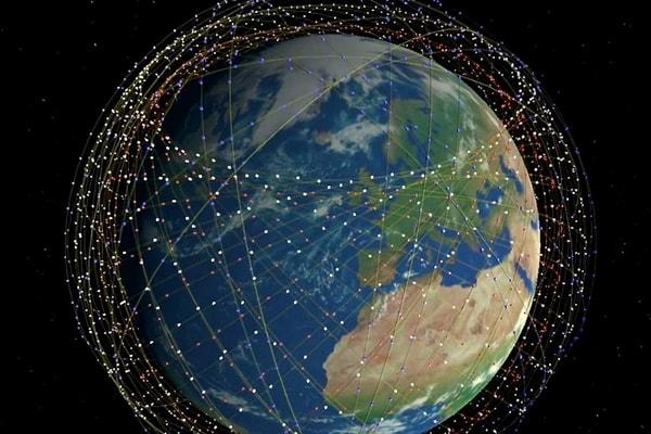 SpaceX, Starlink uydularını uzaya göndererek tüm dünyanın hızlı ve ucuz internet erişimine sahip olacağını duyurmuştu. İlk aşamada 12 bin uydu gönderme planı ise 42 binlere ulaştı.