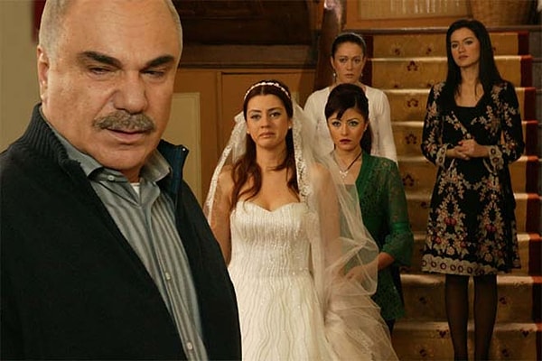 4. У Фахрие три старших сестры, с которыми ее связывают очень теплые отношения.