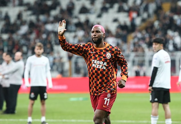 Ayrıca üçlü çektirmek için deplasman tribününün önüne gelen Babel, Beşiktaş tribünlerince ıslıklandı.