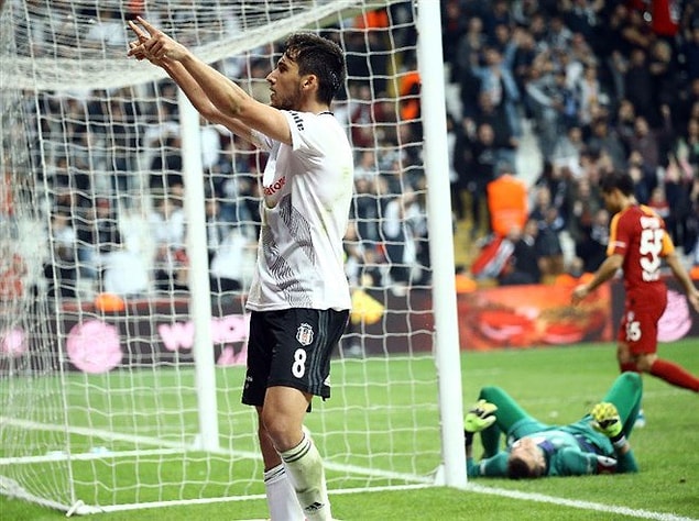 Bu sonuçla Beşiktaş puanını 12'ye çıkartırken, Galatasaray 13 puanda kaldı.