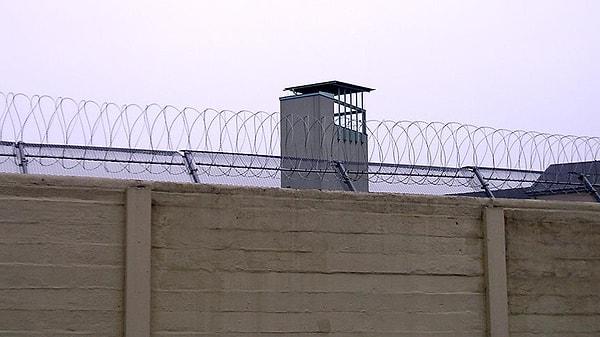 Cezaevlerinde halen 284 bin civarında tutuklu ve hükümlü bulunuyor