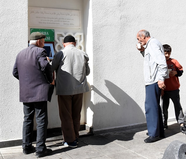 Günlük 600 bardak çorba ikramı