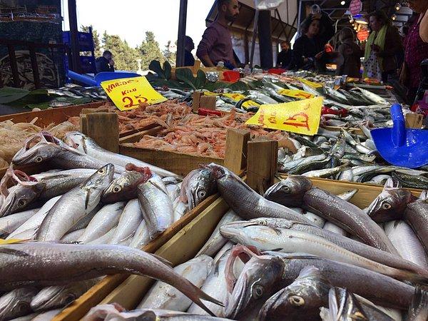 Bir diğer balık satıcısı Ahmet Koca ise balık alırken nelere dikkat edilmeli sorusuna yanıt verdi.