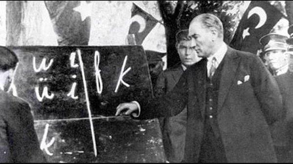 1928 - Yeni Türk alfabesine ilişkin kanun Türkiye Büyük Millet Meclisi'nde kabul edildi.