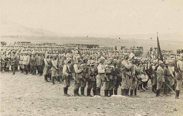 1914 - Rusya, Osmanlı İmparatorluğu'na savaş ilan etti.