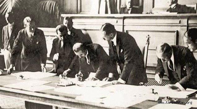 1922 - TBMM’nin gizli oturumunda Lozan Konferansı’na katılacak heyetin Hükümetçe belirlenmesi kararı alındı.