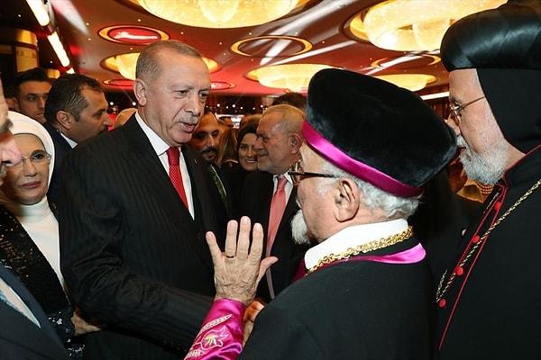 Çeşitli cemaatlerin temsilcilerinin de yer aldığı törende TFF Başkanı Özdemir, Fenerbahçe Başkanı Koç ve Beşiktaş Başkanı Çebi de yer aldı.