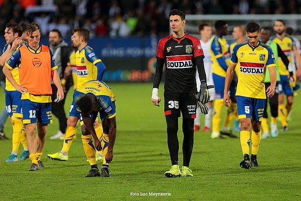Belçika 2.Ligi'nde KVC Westerlo forması giyen Berke Özer takımının OH Leuven'e 2-1 mağlup olduğu karşılaşmada takımının kalesini korudu, yenilgiye engel olamadı.