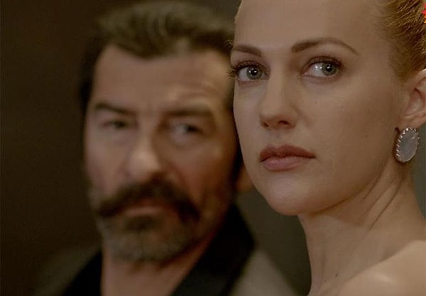 После того, как Мерьем Узерли из-за стремительно падающих рейтингов снизили оплату за серию, она хотела отказаться от съёмок и уехать в Берлин, однако режиссёры не позволили ей сделать это.