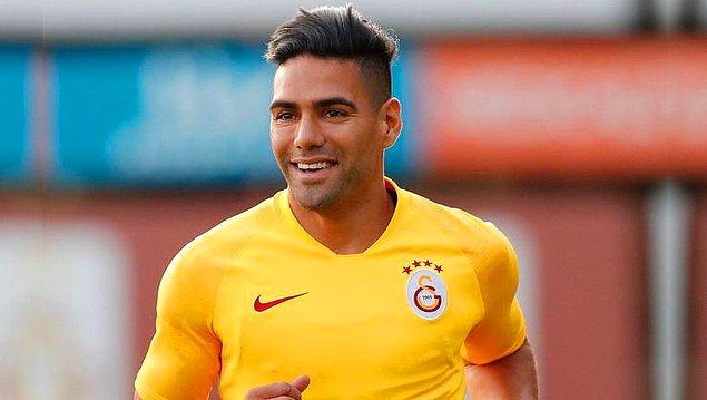 Galatasaray'da sakatlığı bulunan Radamel Falcao'nun durumu belirsizliğini korurken, sarı kart cezalısı Marcao, Çaykur Rizespor maçında forma giyemeyecek.
