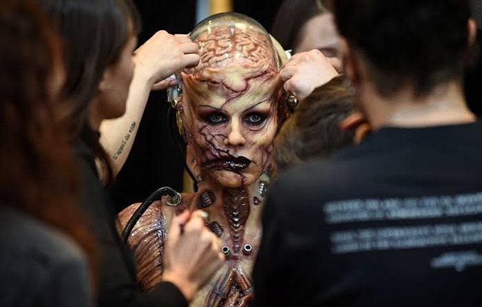 Хайди Клум снова поразила всех своим безумным костюмом на Хэллоуин