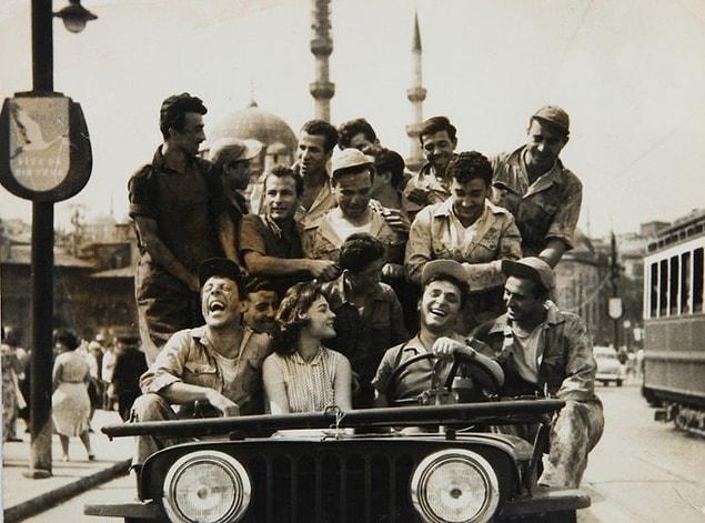 Altın Kafes filminden bir kare, İstanbul, 1958.