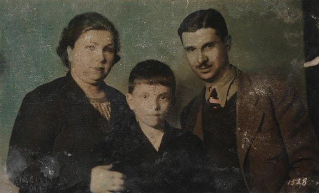 Sanat güneşi Zeki Müren anne ve babası ile birlikte, Bursa, 1938.