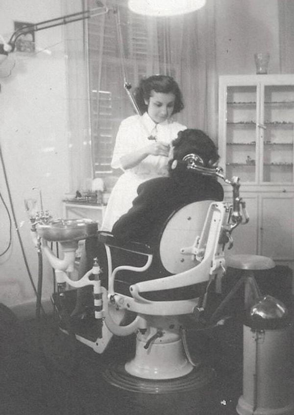 23. Türkiye’nin ilk kadın ortodontistiAyşe Mayda, İzmir, 1945.