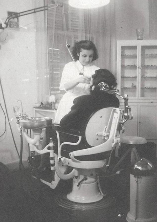 Türkiye’nin ilk kadın ortodontistiAyşe Mayda, İzmir, 1945.