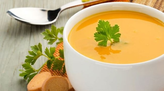 Mercimek çorbası için gereken malzemeler: