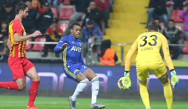 Süper Lig'de 10. hafta karşılaşmalarında İstikbal Mobilya Kayserispor'a konuk olan Fenerbahçe, rakibine 1-0'lık skorla boyun eğdi.