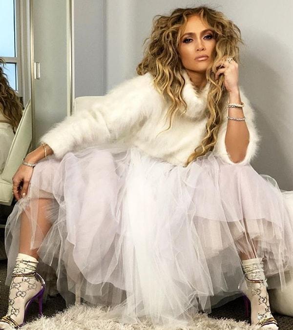 6. Jennifer Lopez, Gucci'nin en pahalı çorap modellerinden birini tercih ediyor.