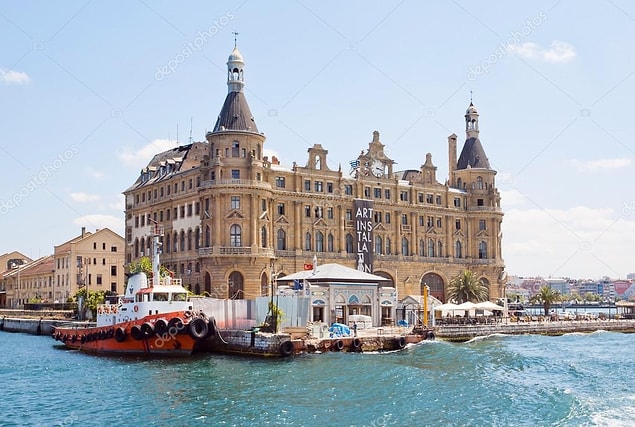 1909 - Bağdat Demiryolları kapsamında yapılan Haydarpaşa Garı törenle açıldı.