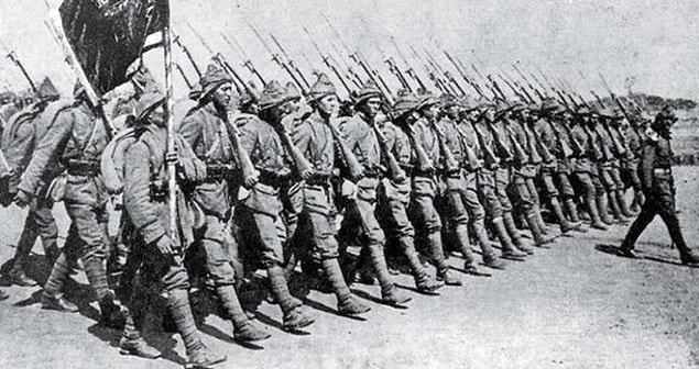 1914 - Birleşik Krallık ve Fransa, Osmanlı İmparatorluğuna savaş ilan etti.