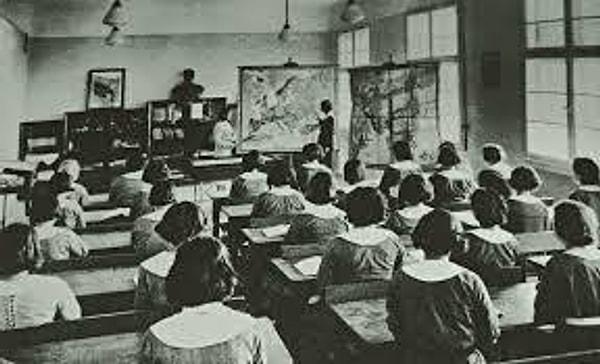 1908 - Kız çocuklarının eğitimi için çalışacak olan Cemiyet-i Hayriye-i Nisvaniye, Selanik'te Zekiye Hanım tarafından kuruldu.