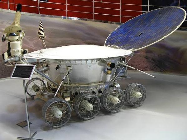 1970 - Sovyetler Birliği'ne ait Ay aracı Lunokhod 1 fırlatıldı. Araç Dünya dışında bir zeminde uzaktan kumanda ile hareket ettirilen ilk robottu.