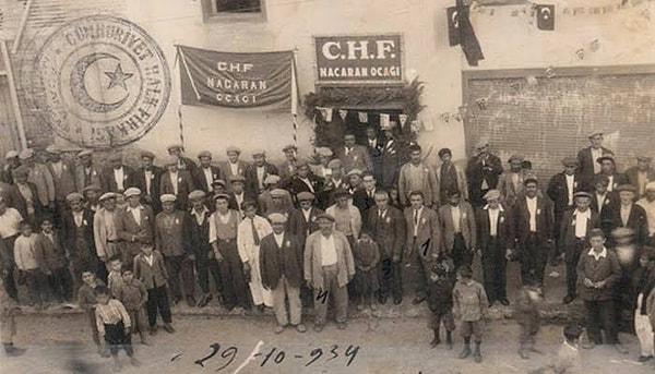 1924 - Halk Fırkası'ndan istifa eden milletvekillerinin kuracağı partinin adının "Cumhuriyet Fırkası" olacağı haberi üzerine Halk Fırkası'nın adı Cumhuriyet Halk Fırkası olarak değiştirildi.