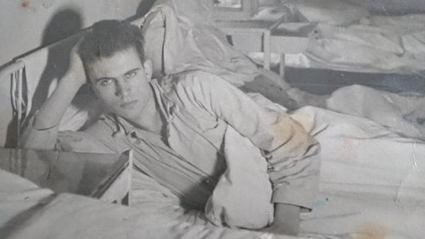25. "Askeri hastanede yatarken büyükbabam, 1950'lerin ortalarında Yugoslavya."
