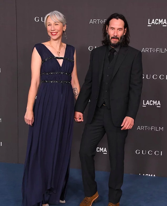 Bunu gören birçok hayranı da haliyle, Keanu ve Alexandra'nın ciddi olduklarını düşündü.