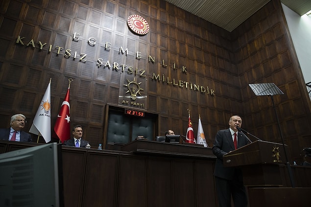 Bülent Arınç'ın açıklamaları ile ilgili ise Erdoğan, "KHK ile ilgili 'facia' ifadesini kullanmasını esefle karşıladım" ifadesini kullandı
