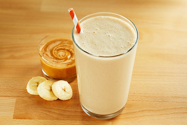 Fıstık Ezmeli-Muzlu Smoothie için gerekli malzemeler: