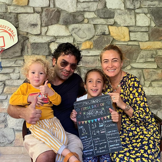 Nasıl beğenilmesin ki... Yıllarca emek verdikten sonra aşkı Bülent Şakrak'ta buldu, yeniden evlendi, bir çocuk sahibi daha oldu ve mutlu aile fotoğrafının sözlükteki tanımı haline geldi.