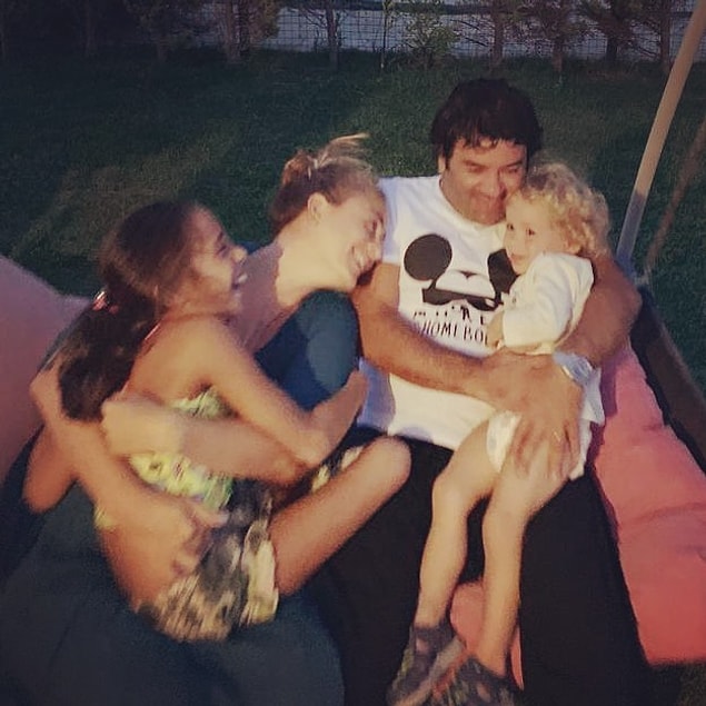 Ne diyelim ki? Ceyda Düvenci ailesiyle birlikte bu mücadeleyi kendisi veriyor ve Serebral Palsi'li bir çocuğunun her anını tecrübe ediyor. Ondan daha fazla biliyor olamazsınız sanki...