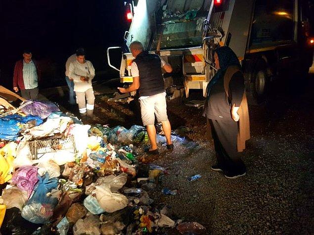 Mehmet Erkoç, içerisinde bankadan yeni çektiği 10 bin liranın bulunduğu poşeti de diğer çöplerle birlikte konteynere attı.